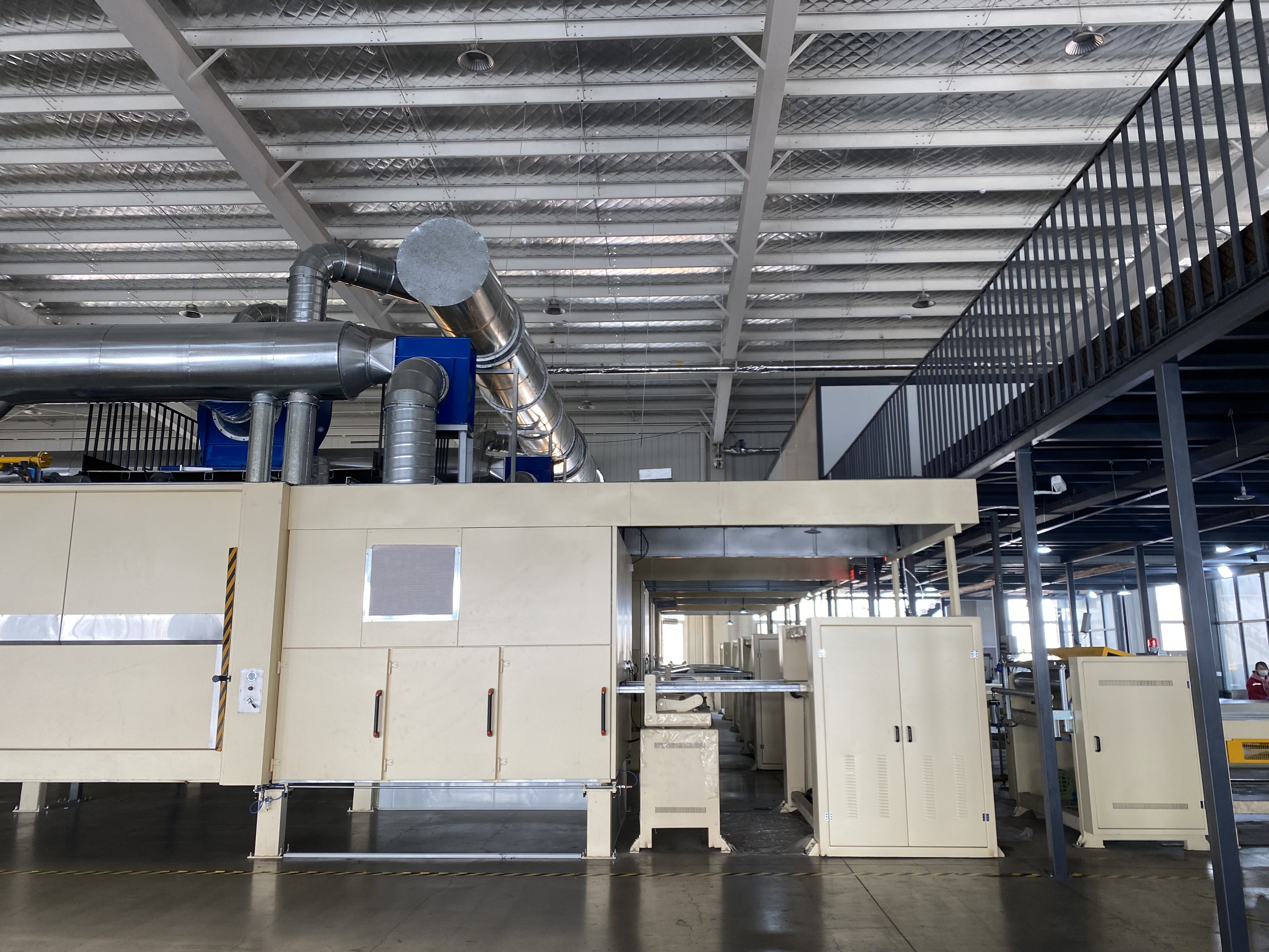 Обслуживание линии пропитки бумаги HPL