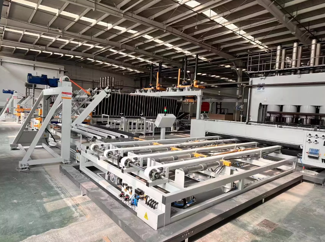 Линия горячего прессования короткого цикла