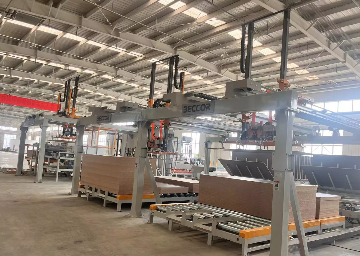 Наша линия горячего прессования короткого цикла установлена ​​и находится в опытной эксплуатации